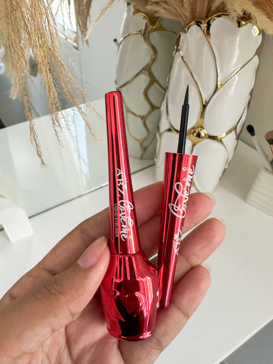 Delineador de ojos líquidos (P1-E2-B)