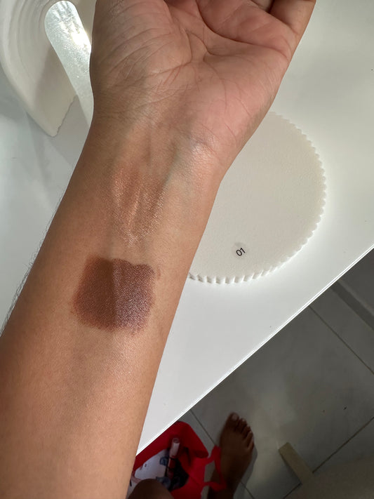 contorno en barra + iluminador cremoso [P1-E1-G)