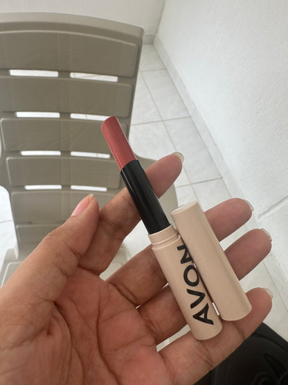 labial hidrante con color avon