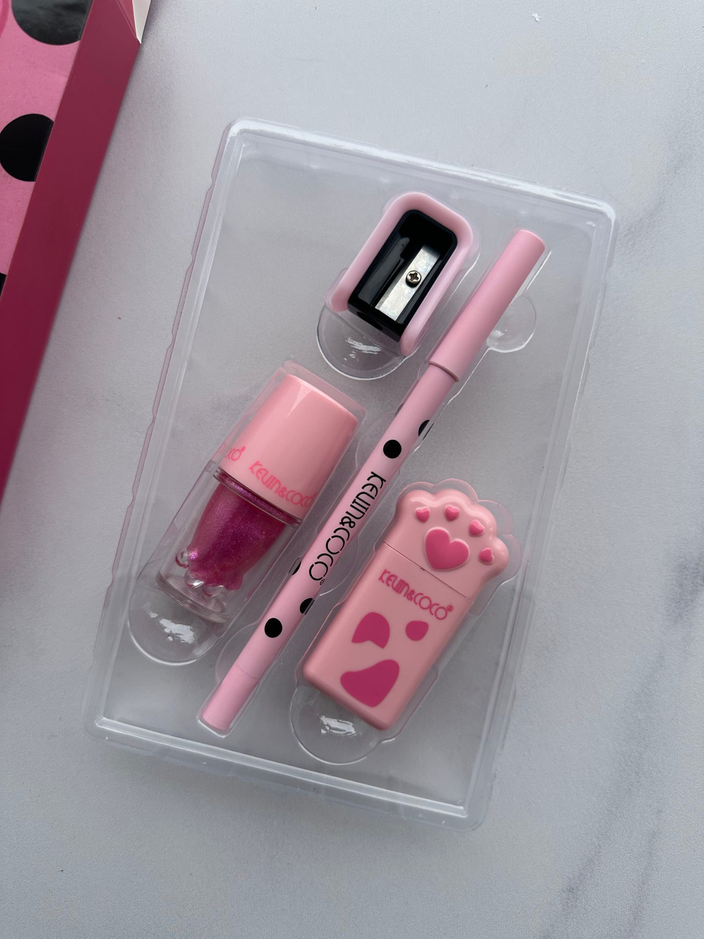 set x3 gatico delineador + gloss + labial + sacapunta